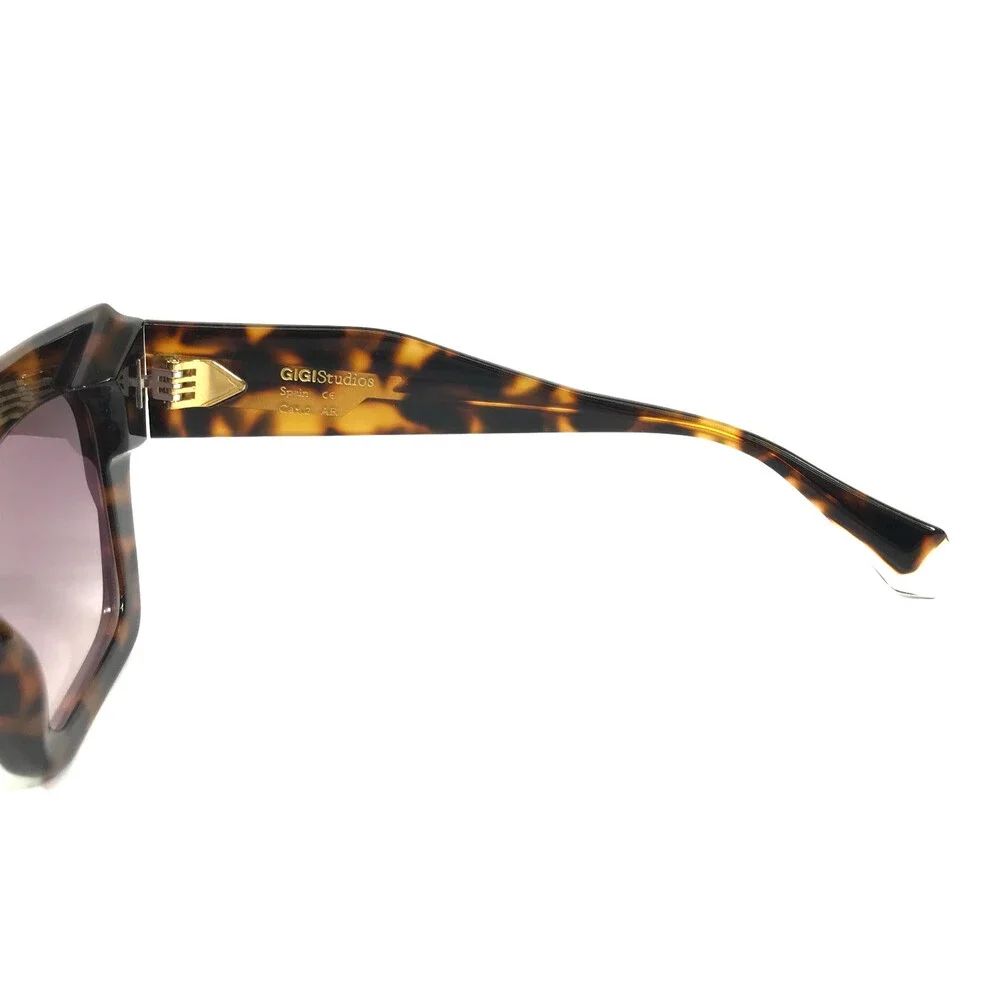 GiGi brand new